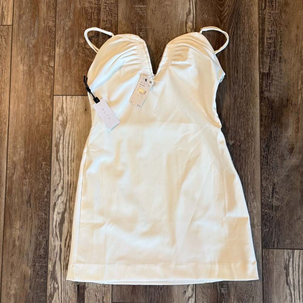 ASTR The Label White Ruched Bust Mini Dress NWT M